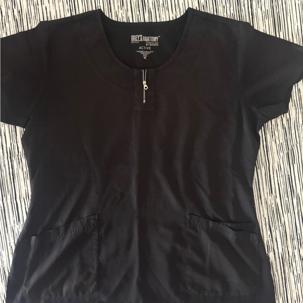 Grey's Anatomy Active Black Short-Sleeve Zip Front Scrub Top